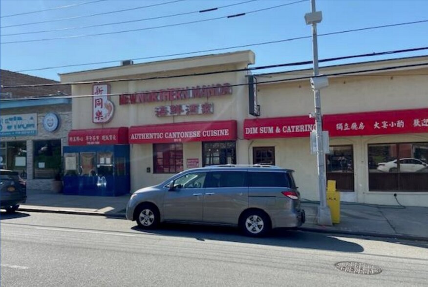 Primary Photo Of 25115 Northern Blvd, Little Neck General Retail For Sale