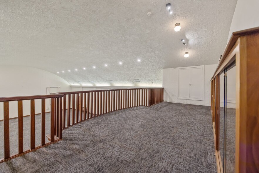 More Photos Of 128 S E St, Exeter Storefront For Sale