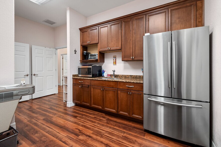 More Photos Of 934 Cypress Village Blvd, Sun City Center Office For Sale