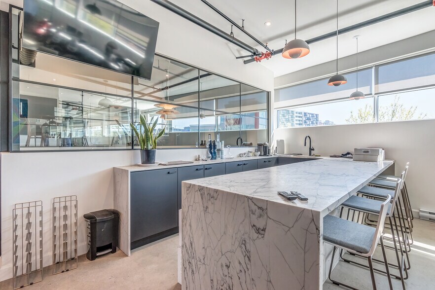 More Photos Of 6829-6845 Av de l'Épée, Montréal Loft Creative Space For Lease