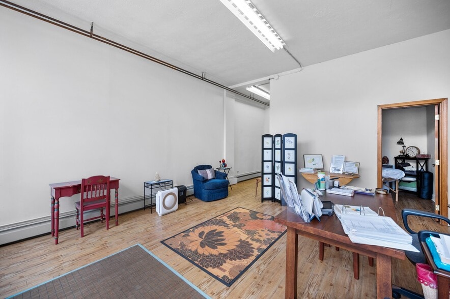 More Photos Of 16903 Fischer Rd, Cleveland Office For Sale