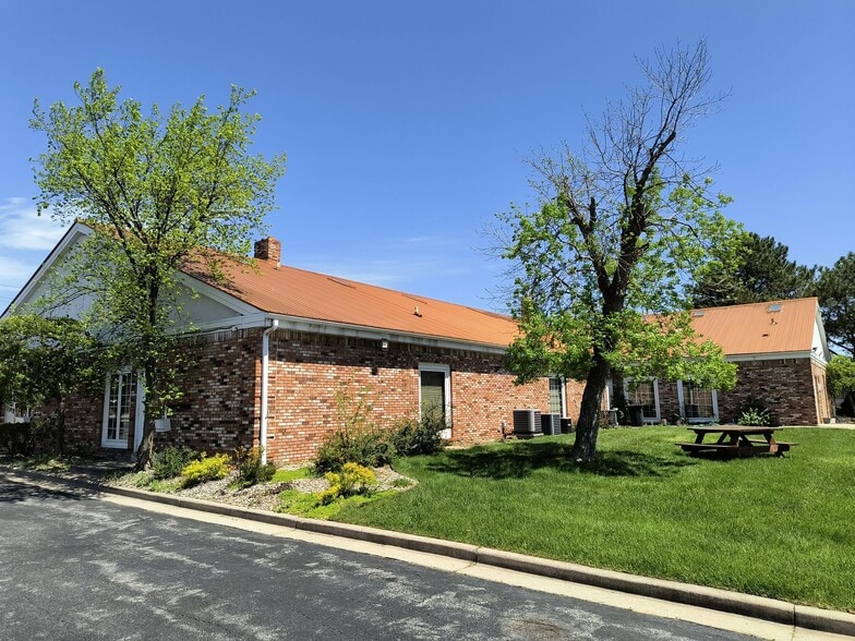 More Photos Of 3100 45th St, Highland Medical For Lease