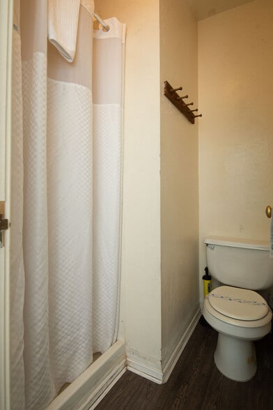 More Photos Of 18239 Main St, Jamestown Hotel For Sale