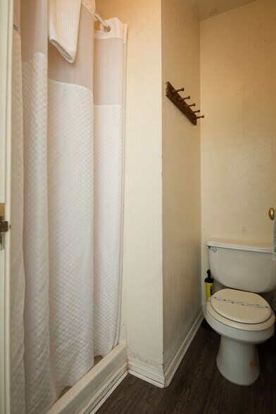 More Photos Of 18239 Main St, Jamestown Hotel For Sale