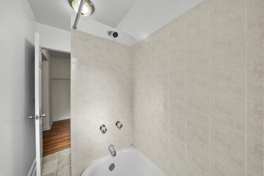 More Photos Of 5417 N Kenmore Ave, Chicago Apartments For Sale