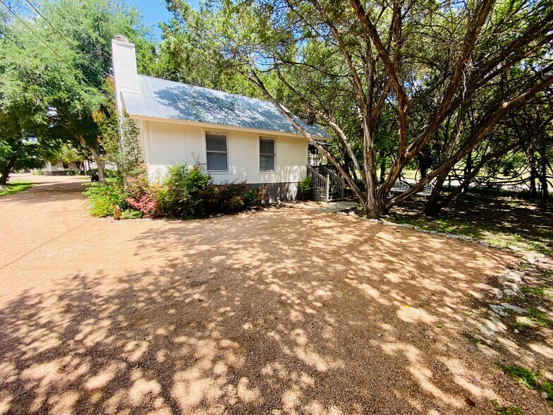 More Photos Of 104 Scudder Ln, Wimberley Hotel For Sale