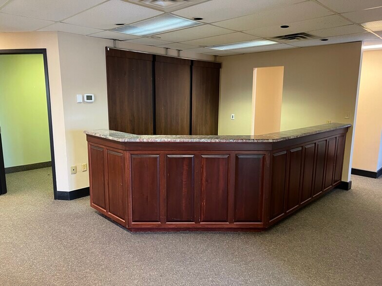 More Photos Of 590 Cataraqui Woods Dr, Kingston Flex For Sale