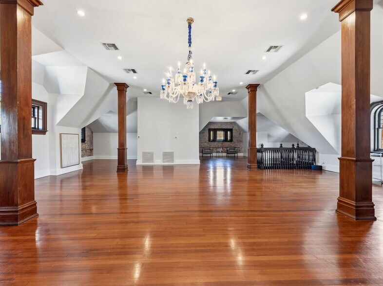 More Photos Of 341 S Plant Ave, Tampa Office Residential For Lease