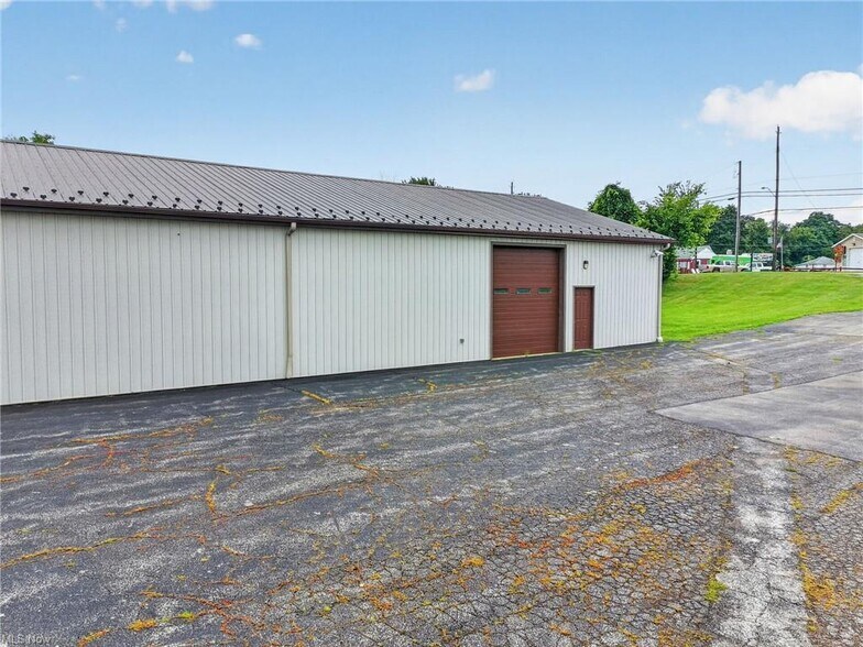 More Photos Of 3045 W Prospect Rd, Ashtabula Flex For Sale