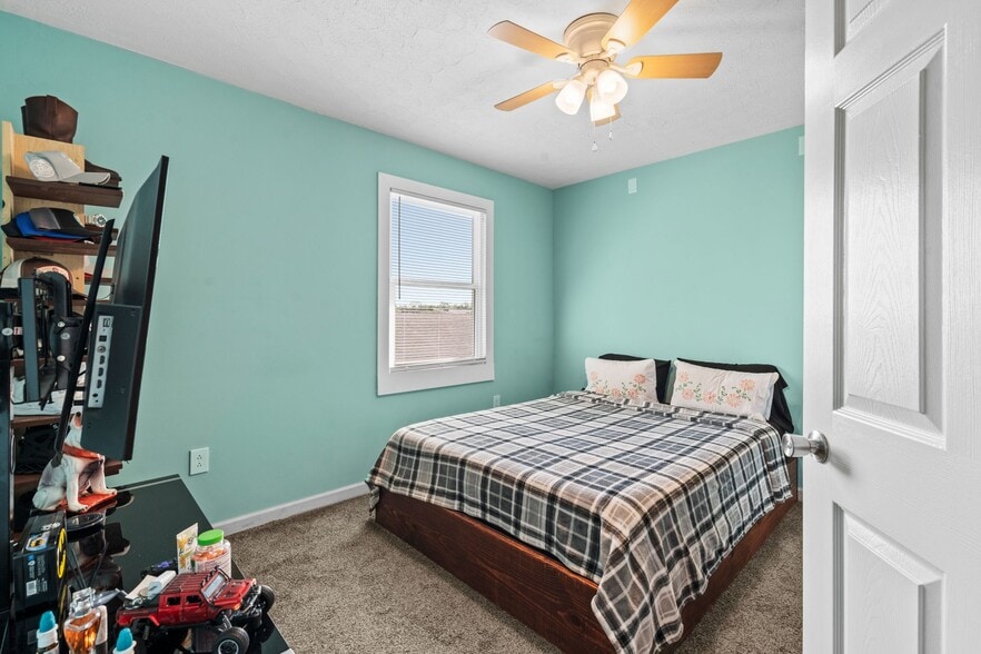 More Photos Of 808 Bypass Rd, Winchester Freestanding For Sale