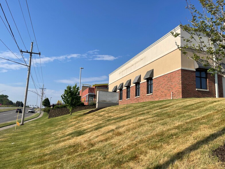 More Photos Of 3585 N 168th Ct, Omaha Medical For Sale