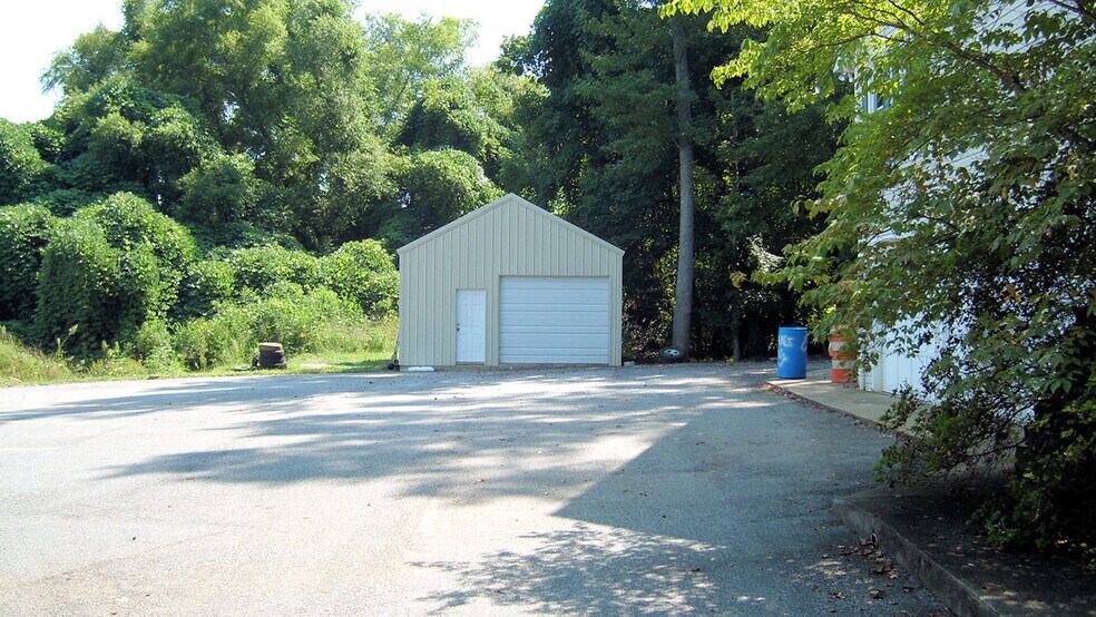 More Photos Of 171 Amos Dr, Cumming Office Residential For Lease