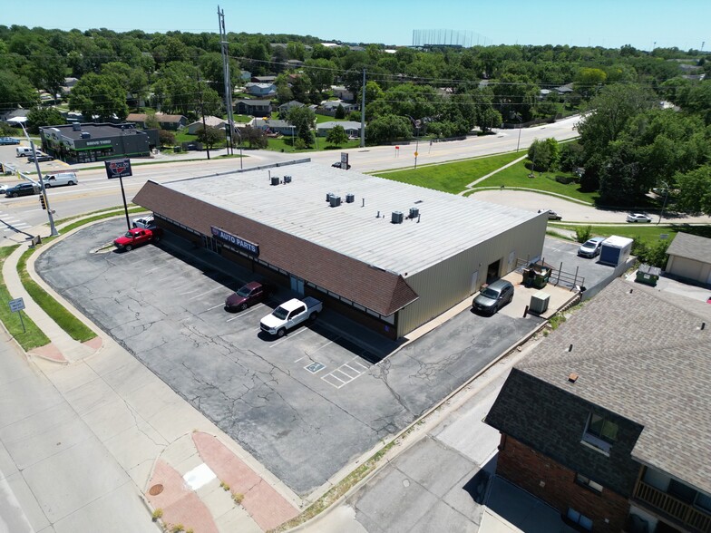 Primary Photo Of 10801 Blondo St, Omaha Showroom For Sale