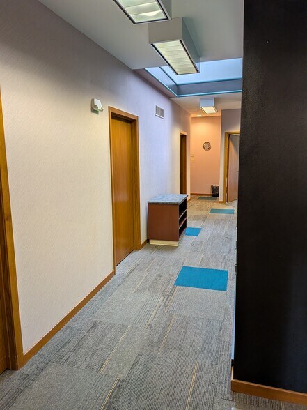 More Photos Of 1011 E Saint Maartens Dr, Saint Joseph Medical For Lease