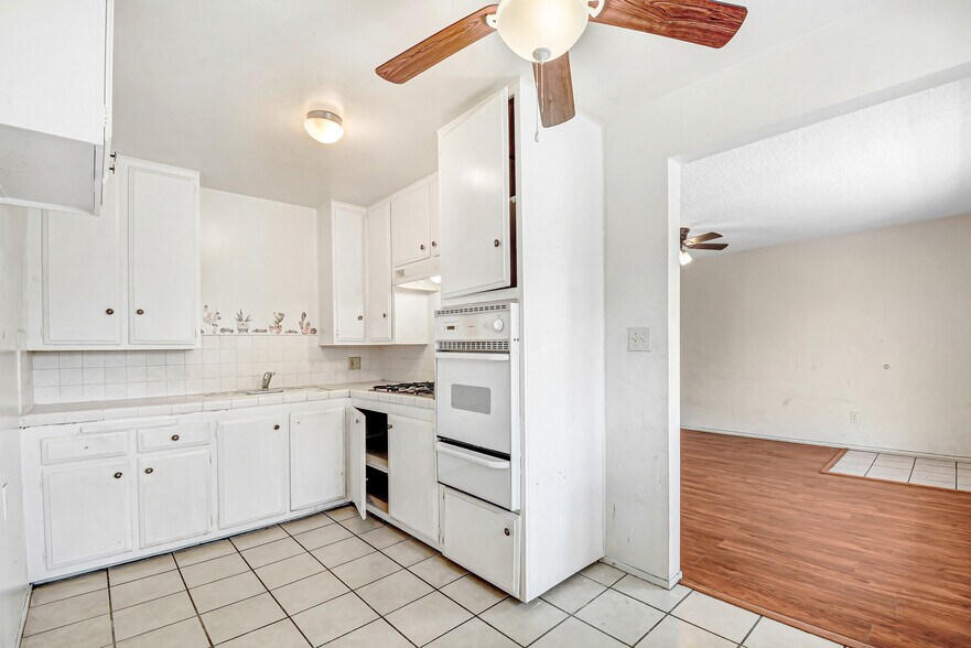 More Photos Of 1649 S La Brea Ave, Los Angeles Apartments For Sale