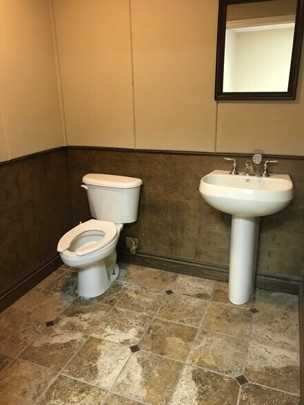 More Photos Of 1045 Collier Center Way, Naples Flex For Lease