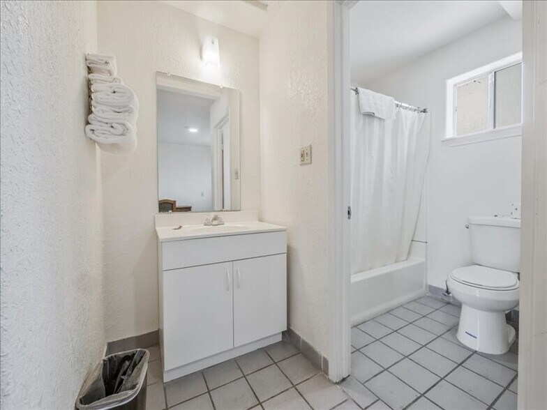 More Photos Of 21172 Mission Blvd, Hayward Hotel For Sale