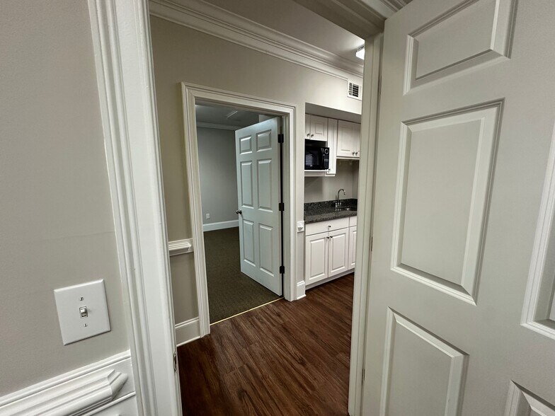 More Photos Of 327 Dahlonega St, Cumming Medical For Sale