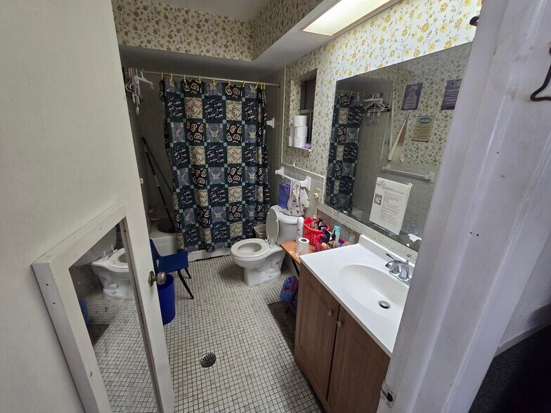 More Photos Of 8810 W Norfolk St, Tampa Schools For Sale