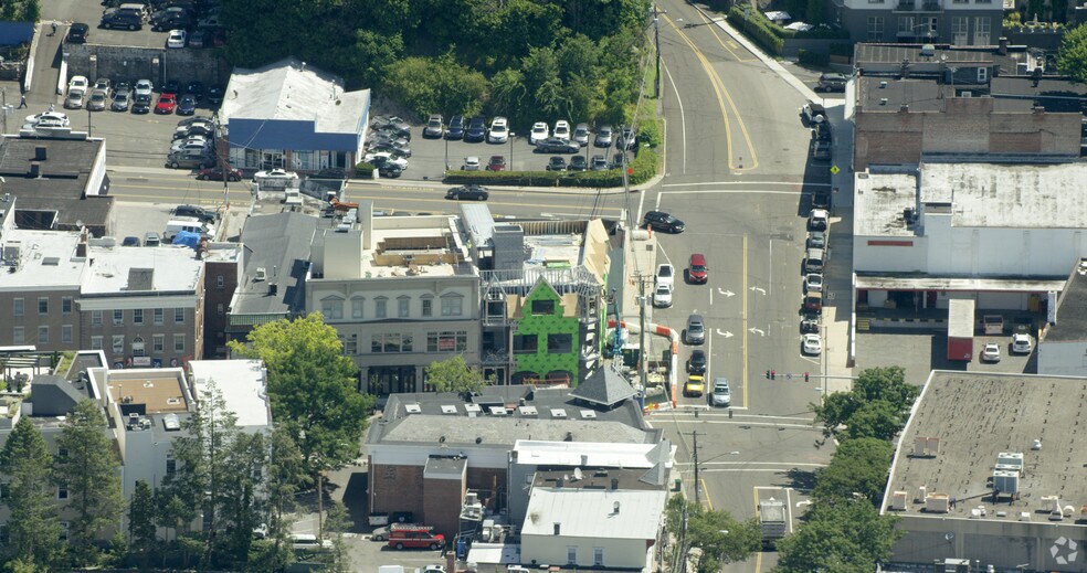 More Photos Of 415-417 Greenwich Ave, Greenwich General Retail For Lease