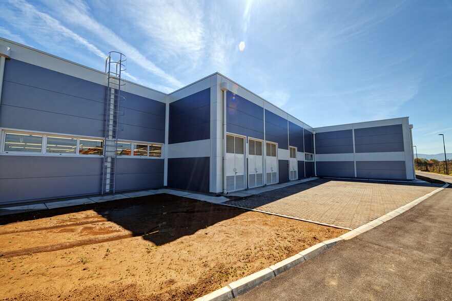 More Photos Of 71 Adams St, Braintree Unknown For Lease