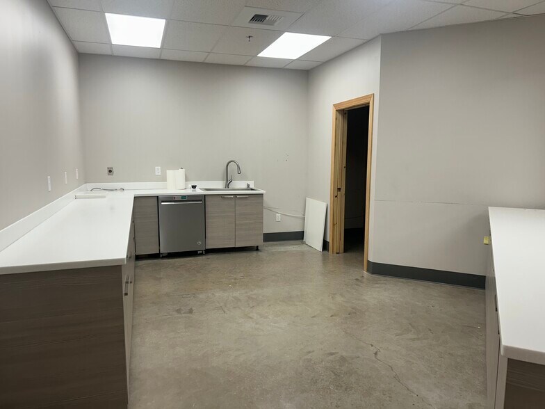 More Photos Of 525 SW Umatilla St, Redmond Office For Sale