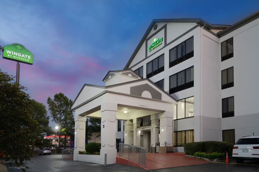 More Photos Of 6069 Macon Cv, Memphis Hotel For Sale