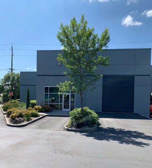 More Photos Of 5811 SE International Way, Portland Warehouse For Lease