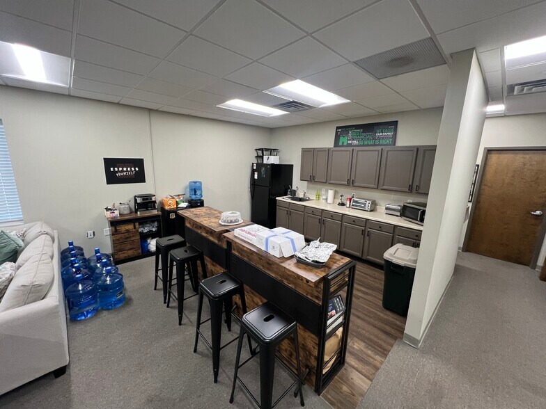 More Photos Of 6601 Kingston Pike, Knoxville Freestanding For Lease