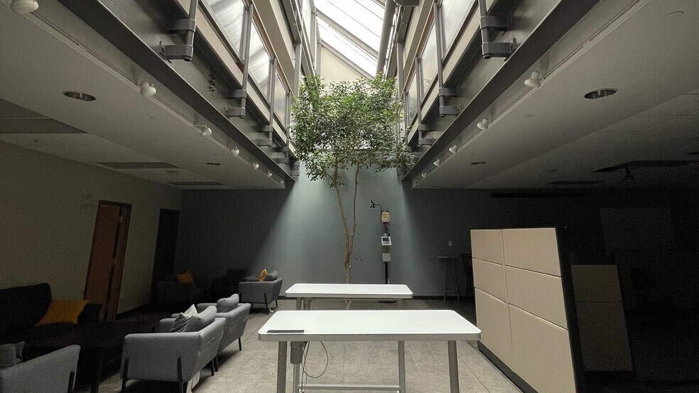 More Photos Of 25 Rothwell Rd, Winnipeg Loft Creative Space For Lease