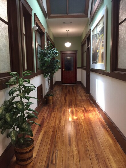 More Photos Of 208 S Beach St, Daytona Beach Office For Lease