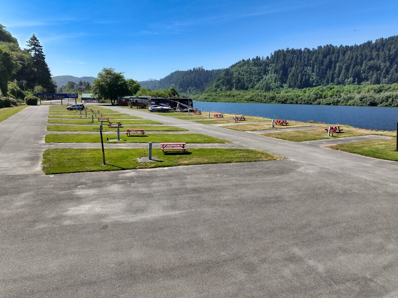 More Photos Of 17581 US Highway 101 N, Klamath Trailer Camper Park For Sale