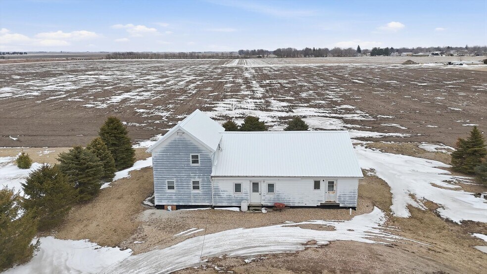 More Photos Of 1275 E State IL-49, Cissna Park Office For Sale