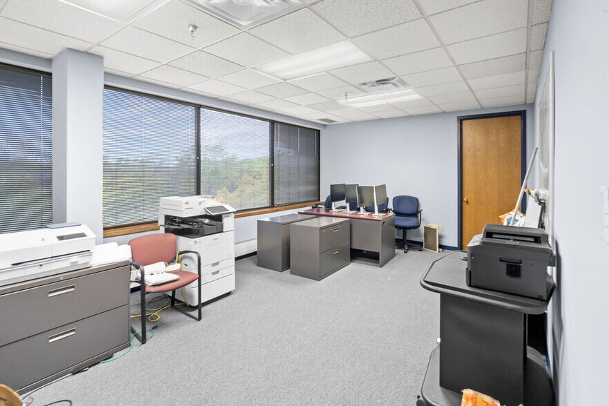 More Photos Of 4640 Forbes Blvd, Lanham Office For Lease