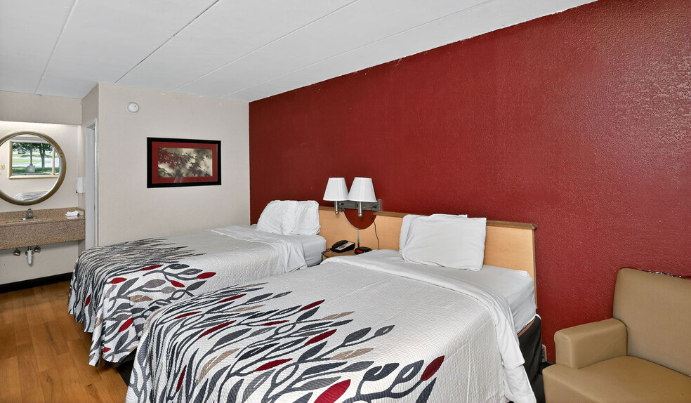 More Photos Of 2902 Cassopolis St, Elkhart Hotel For Sale