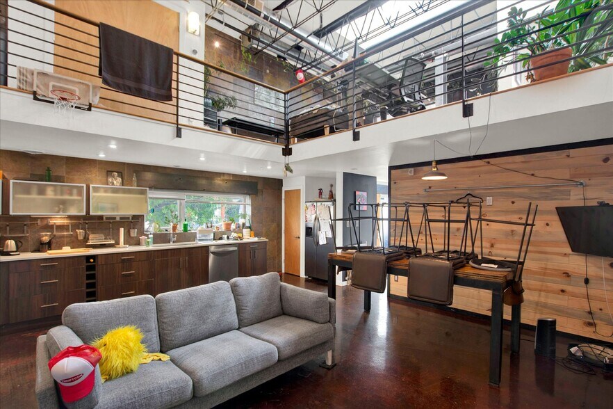More Photos Of 1250 31st St, Denver Office For Sale