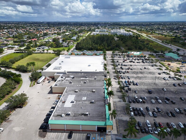 More Photos Of 2354 Surfside Blvd, Cape Coral Storefront For Sale