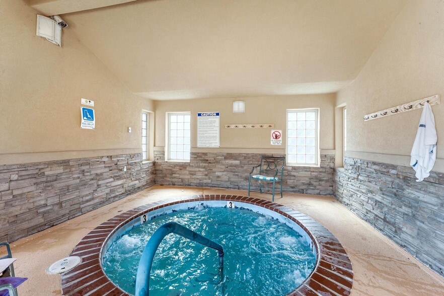 More Photos Of 1450 S Auto Mall Dr, St George Hotel For Sale