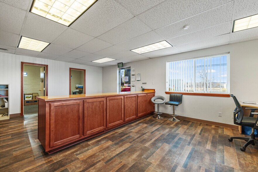 More Photos Of 3735 Washburn Way, Klamath Falls Warehouse For Lease