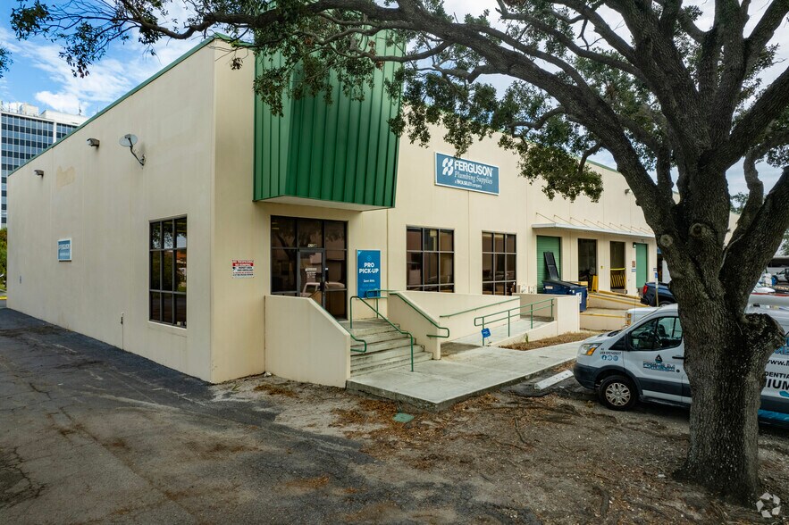 More Photos Of 420 S Ware Blvd, Tampa Warehouse For Lease