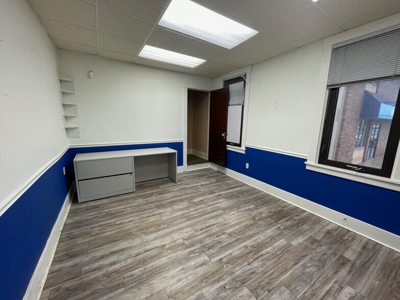 More Photos Of 5964 Steubenville Pike, McKees Rocks Office For Lease