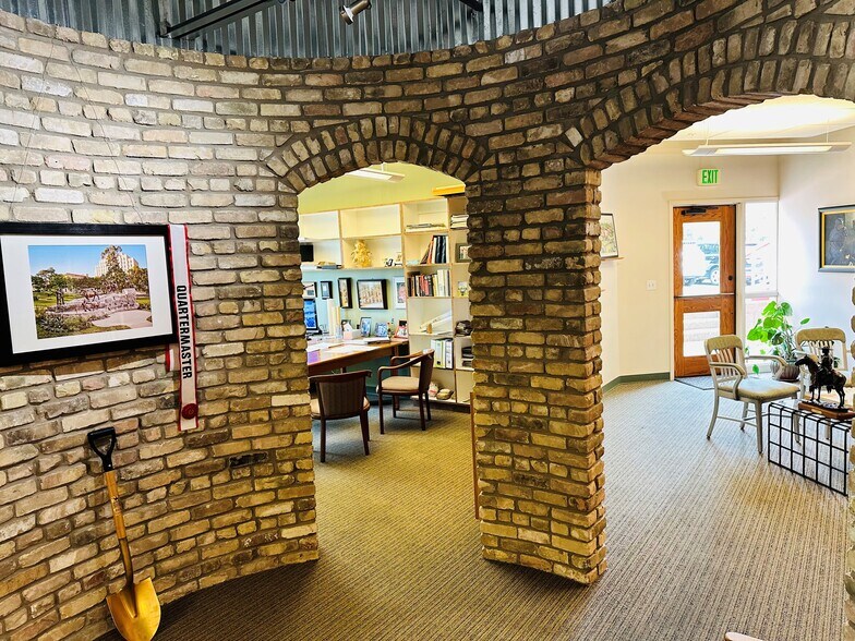 More Photos Of 3821 Juniper Trace, Bee Cave Loft Creative Space For Sale