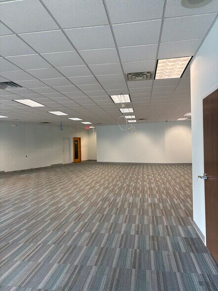 More Photos Of 730 Madison Ave, Fort Atkinson General Retail For Lease