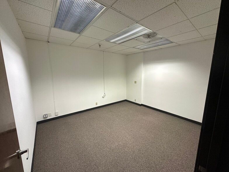 More Photos Of 1855 W Katella Ave, Orange Office Residential For Lease