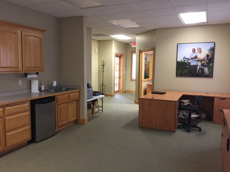 More Photos Of 1881 NW Station Parkway, Andover Office Residential For Lease