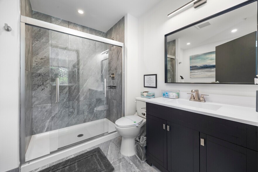 More Photos Of 419 E Market St, Sandusky Hotel For Sale