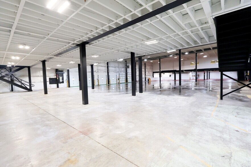 More Photos Of 218-222 Highland Ave, Salem Warehouse For Lease