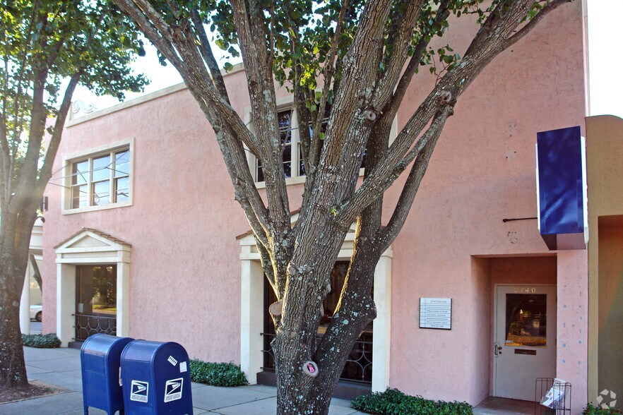 More Photos Of 2740 Devine St, Columbia Storefront Retail Office For Lease
