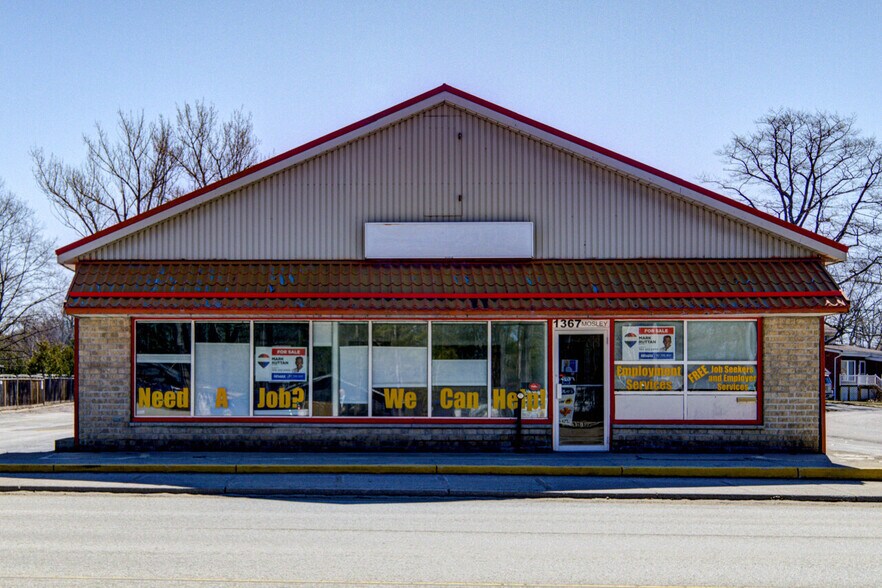 More Photos Of 1367 Mosley St, Wasaga Beach Office For Sale