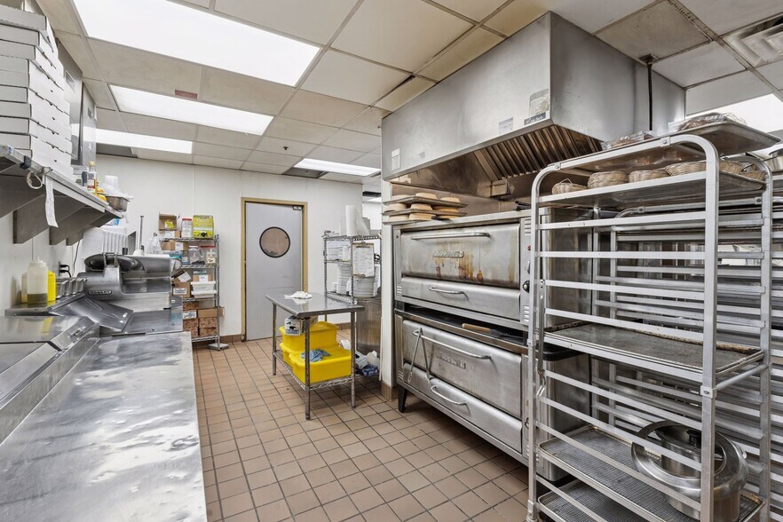 More Photos Of 981 Sibley Memorial Hwy, Lilydale Restaurant For Sale